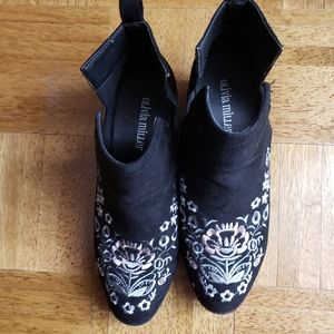 Olivia Miller Black Cut Out Booties Sz 8.5